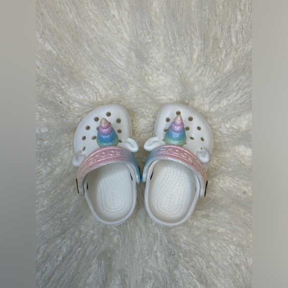 Crocs toddler classic “I Am Rainbow Unicorn” clog - Picture 4 of 7